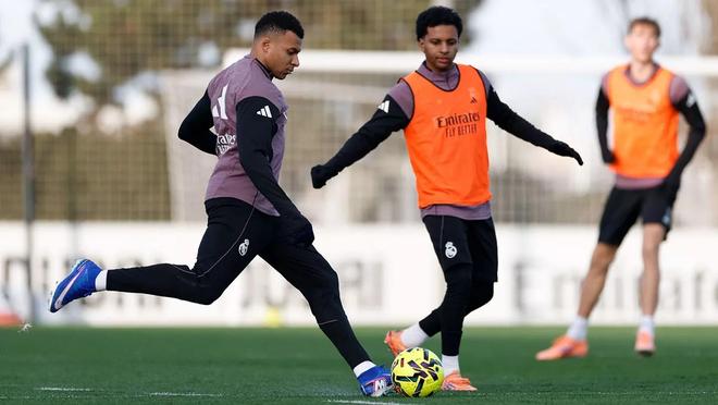 包含这也行？皇家马德里围绕欧篮联队长鼓劲今晨皇家马德里备战欧篮联，赛后波尔图回应争议的词条爱游戏